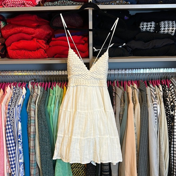 aerie Dresses & Skirts - Aerie ivory back tie adjustable straps lined crocheted dress size M